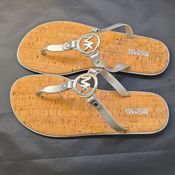 BRAND NEW MICHAEL KORS MK CHARM JELLY FLIP FLOP CORK BOTTOM SANDAL - Picture 5 of 16
